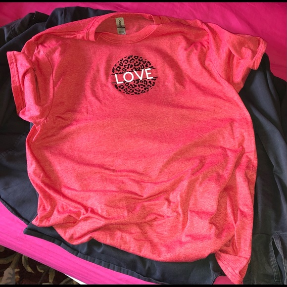 Gildan T-Shirt - Picture 3 of 4